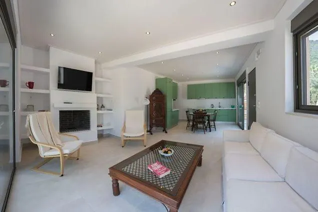 Eucalyptus -- Agios Ioannis Beachfront דירה אגיוס יואניס